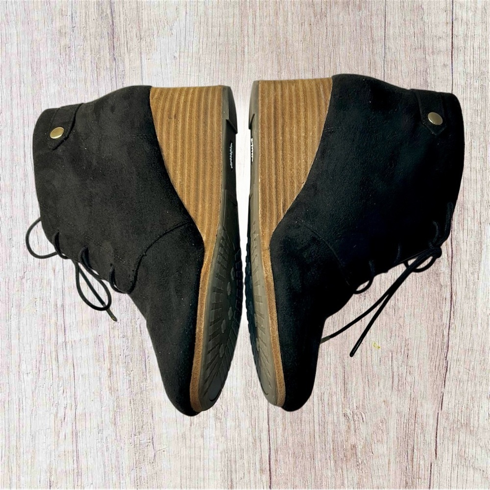 Dr. Scholl's Dakota Black Faux Suede Lace-Up Wedge Ankle Booties - Size 9 - Picture 4 of 10
